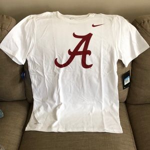 Nike college logo t-shirt